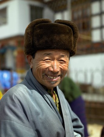 Téléchargez les photos : Prise de vue panoramique de l'homme bhoutanais - Paro Dzong - Bhoutan - en image libre de droit