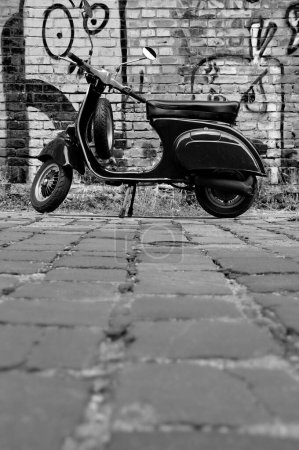 Foto de Scooter en la ciudad sreeet - Imagen libre de derechos