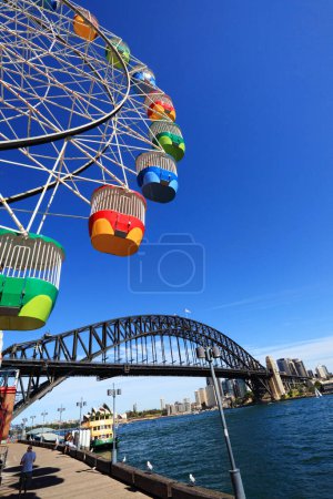 Téléchargez les photos : Ferris Wheel et Sydney Harbour Bridge, Australie - en image libre de droit