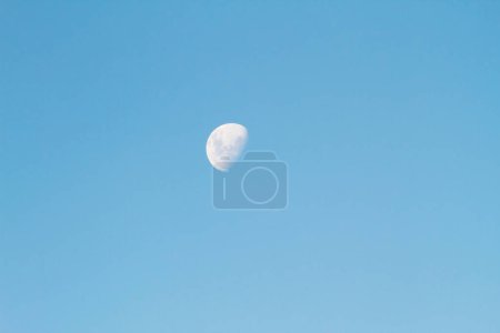 Téléchargez les photos : Jour ciel avec lune, astronomie science - en image libre de droit