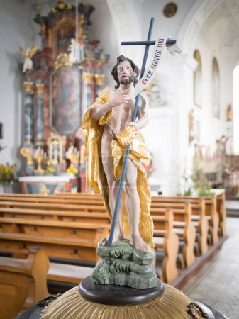 Téléchargez les photos : Statue dans l'église Sanct Georg - en image libre de droit