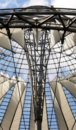 Foto de Techo futurista en Sony Center, Potsdamer Platz - Imagen libre de derechos