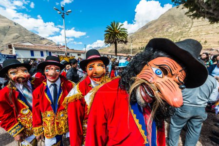 Téléchargez les photos : Parade de la Virgen del Carmen Andes péruviennes Pisac Pérou - en image libre de droit