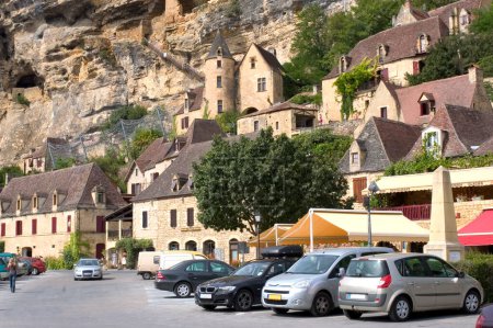 Foto de The Roque-Gageac town in France - Imagen libre de derechos