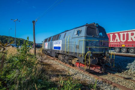 Téléchargez les photos : Locomotive diesel tx logistique - en image libre de droit