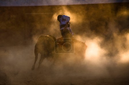 Téléchargez les photos : Le torero espagnol David Valiente dans un tentadero, Espagne - en image libre de droit