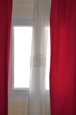 Téléchargez les photos : Fenêtre rideau avec rideaux - en image libre de droit