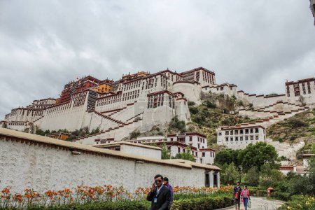 Téléchargez les photos : Extérieur du Palais Potala au Tibet - en image libre de droit