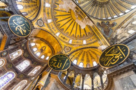 Téléchargez les photos : Intérieur de la Sainte-Sophie à Istanbul. Turquie - en image libre de droit