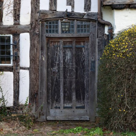 Foto de Puerta Tudor, edificio antiguo - Imagen libre de derechos