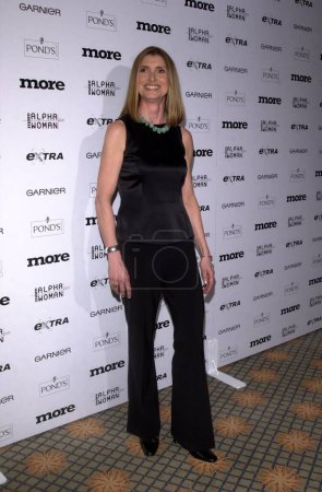 Foto de Susan Crandel, editora en jefe de More Magazine MORE Magazine y Meryl Streep, nominada al Óscar "Extra" de TV, con el Inaugural "MORE Alpha Woman Award", The Beverly Hills Hotel, Beverly Hills, CA 03-17-03 - Imagen libre de derechos