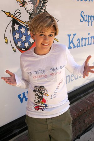 Téléchargez les photos : Ed Hardy organise une séance d'autographes de célébrités de Katrina Relief - en image libre de droit