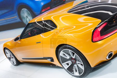 Téléchargez les photos : Le concept-car Kia GT4 Stinger au Salon international de l'auto de l'Amérique du Nord le 26 janvier 2014 à Detroit. exposition de voitures de luxe - en image libre de droit