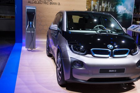 Téléchargez les photos : La nouvelle BMW i3 2014 au Salon international de l'auto de l'Amérique du Nord le 26 janvier 2014 à Detroit. exposition de voitures de luxe - en image libre de droit