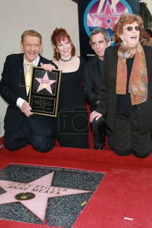 Téléchargez les photos : Cérémonie du Walk of Fame de Jerry Stiller et Anne Meara Hollywood - en image libre de droit