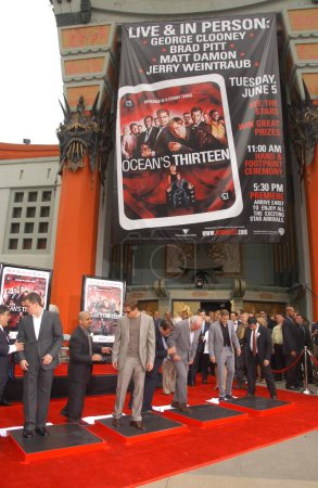 Foto de LOS ÁNGELES, CALIFORNIA, EE.UU., junio de 2006: el estreno en Los Ángeles de "Ocean 's Thirteen" celebrado en el Grauman' s Chinese Theatre - Imagen libre de derechos