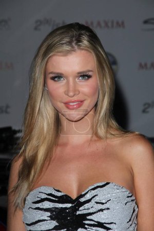Téléchargez les photos : HOLLYWOOD, CA - 11 MAI : Joanna Krupa arrive à la Maxim Hot 100 Party 2011 qui s'est tenue à EDEN Nightclub le 11 mai 2011 à Hollywood, Californie. - en image libre de droit