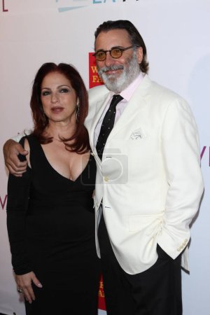 Téléchargez les photos : Gloria Estefan, Andy Garcia au Hollywood Bowl 90th Season Hall of Fame Ceremony, Hollywood Bowl, Hollywood, CA - en image libre de droit
