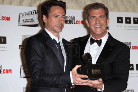 Téléchargez les photos : Mel Gibson, Robert Downey Jr.at La Cinémathèque américaine rend hommage à Robert Downey Jr., Beverly Hilton, Beverly Hills, CA 10-14-11 - en image libre de droit
