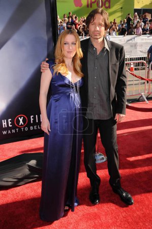Foto de "Gillian Anderson y David Duchovnyat the Los Angeles Premiere of "" The X Files I want To Believe "". Graumans Chinese Theare, Hollywood, CA. 07-23-08/ImageCollect" - Imagen libre de derechos