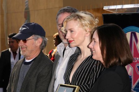 Téléchargez les photos : Kathleen Kennedy et Steven Spielberg avec David Fincher et Cate Blanchett - en image libre de droit