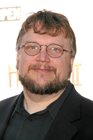 Téléchargez les photos : Guillermo del Toro lors de la première mondiale de HellBoy II The Golden Army présentée par le Los Angeles Film Festival. Mann Village Westwood, Westwood, CA. - en image libre de droit