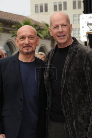 Téléchargez les photos : Sir Ben Kingsley, Bruce Willis à la cérémonie d'intronisation de Sir Ben Kingsley au Hollywood Walk of Fame Hollywood, CA - en image libre de droit