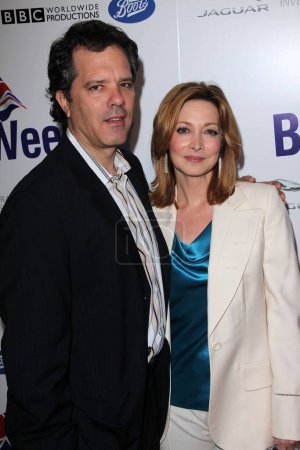 Foto de Sharon Lawrence y su esposo en el lanzamiento oficial de BritWeek, ubicación privada, Los Ángeles, CA 04-24-12 - Imagen libre de derechos