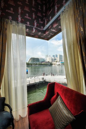 Foto de SINGAPUR-MARZO 31: El Marina Bay Sands Resort Hotel el 31 de marzo - Imagen libre de derechos