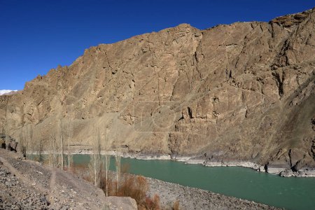 Foto de Confluencia de los ríos Zanskar e Indo - Leh, Ladakh, India - Imagen libre de derechos