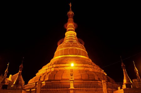 Téléchargez les photos : Pagode Botataung paya à Rangoon, Myanmar - en image libre de droit
