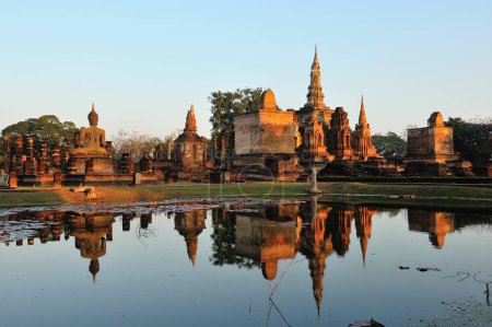 Téléchargez les photos : Parc historique de Sukhothai, ancienne capitale de la Thaïlande - en image libre de droit