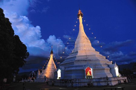 Téléchargez les photos : Wat Phra That Doi Kong Mu. Mae Hong Son, Thaïlande - en image libre de droit