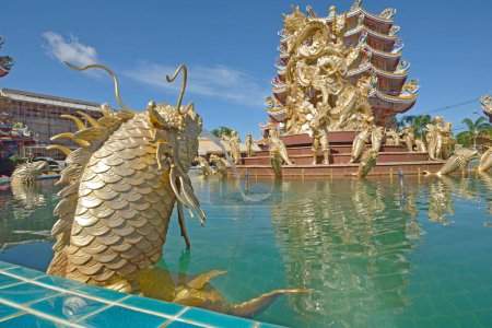 Téléchargez les photos : Statue Naja du temple du sanctuaire chinois, Chonburi, Thaïlande - en image libre de droit