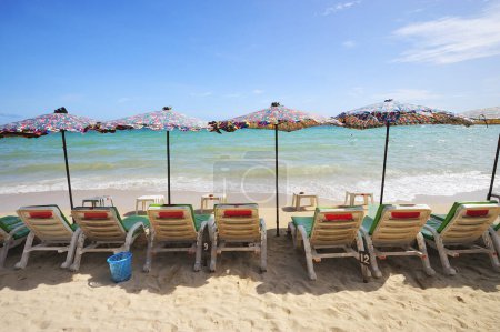 Foto de Paraguas playa koh Lan en Pattaya Tailandia - Imagen libre de derechos
