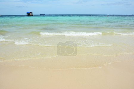 Foto de Idílica escena de la playa Koh Larn, Ta Yai Beach Tailandia - Imagen libre de derechos