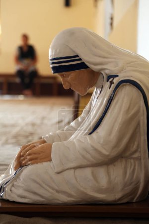 Foto de Estatua de la Madre Teresa en la capilla de la Casa Madre, Calcuta - Imagen libre de derechos