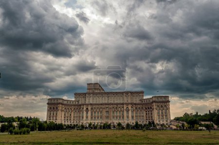 Téléchargez les photos : Maison du Peuple à Bucarest - en image libre de droit