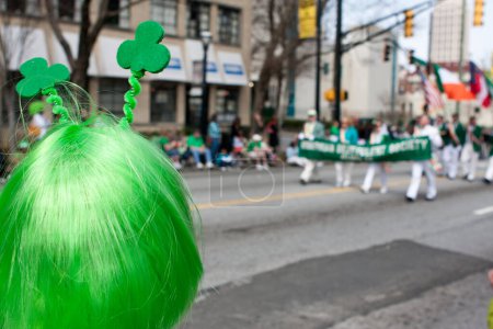 Téléchargez les photos : Marches de la fanfare à St. Patrick's Parade - en image libre de droit