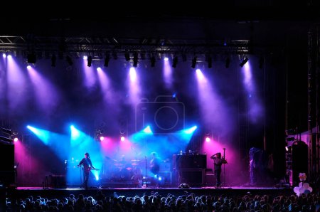 Téléchargez les photos : Concert rock non concentré sur scène - en image libre de droit
