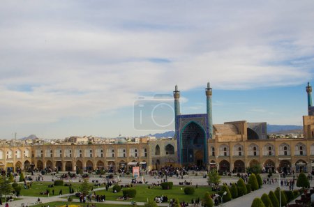 Foto de Mezquita del Emam en día soleado - Imagen libre de derechos