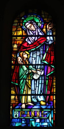 Foto de Santa Ana vidrieras en la iglesia - Imagen libre de derechos