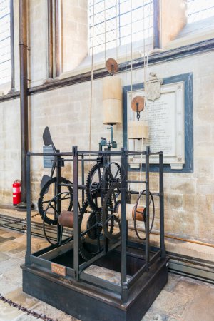 Téléchargez les photos : SALISBURY, Royaume-Uni - 17 AOÛT : L'horloge de la cathédrale de Salisbury - en image libre de droit