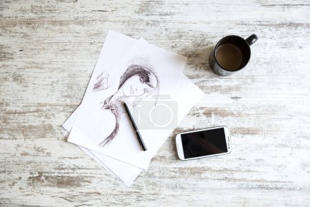 Téléchargez les photos : Sketch phone and coffee - en image libre de droit