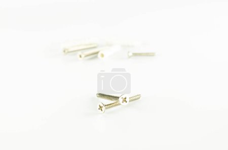 Foto de Pendientes de oro y plata aislados sobre fondo blanco - Imagen libre de derechos