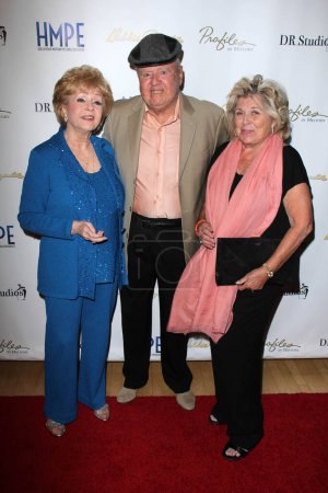 Téléchargez les photos : Debbie Reynolds, Dick Van Patten at Debbie Reynolds - The Auction Finale Preview Night by Profiles In History with auction to take place on May 17 and 18, Debbie Reynolds Dance Studios, North Hollywood, CA - en image libre de droit