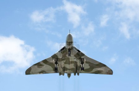 Téléchargez les photos : Avro vulcan bombardier arrière-plan vue - en image libre de droit