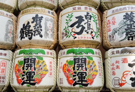 Téléchargez les photos : Nourriture japonaise traditionnelle sur le marché à tokyo - en image libre de droit