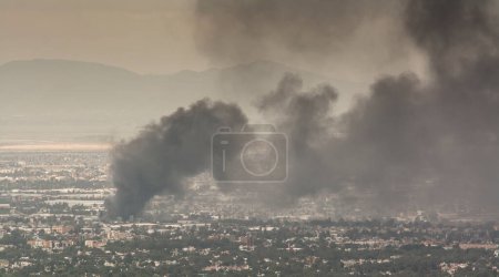 Téléchargez les photos : Fire in the city, cityscape - en image libre de droit