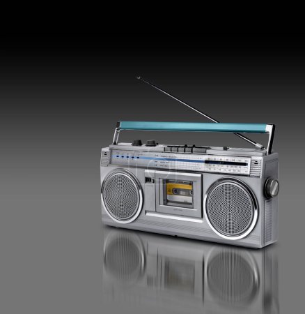 Téléchargez les photos : Lecteur de cassette radio stéréo vintage - en image libre de droit